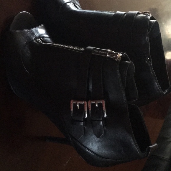 Shoes - Picture 1 of 3